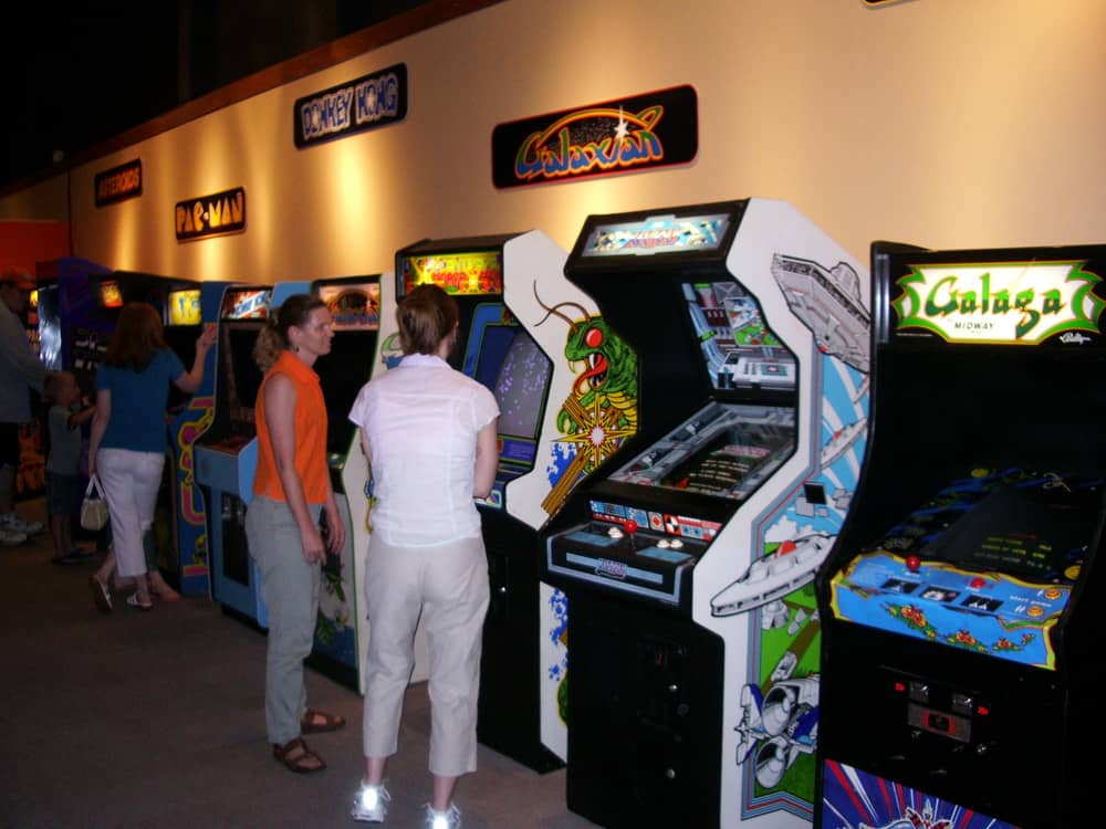 Retro Arcade & VR Games