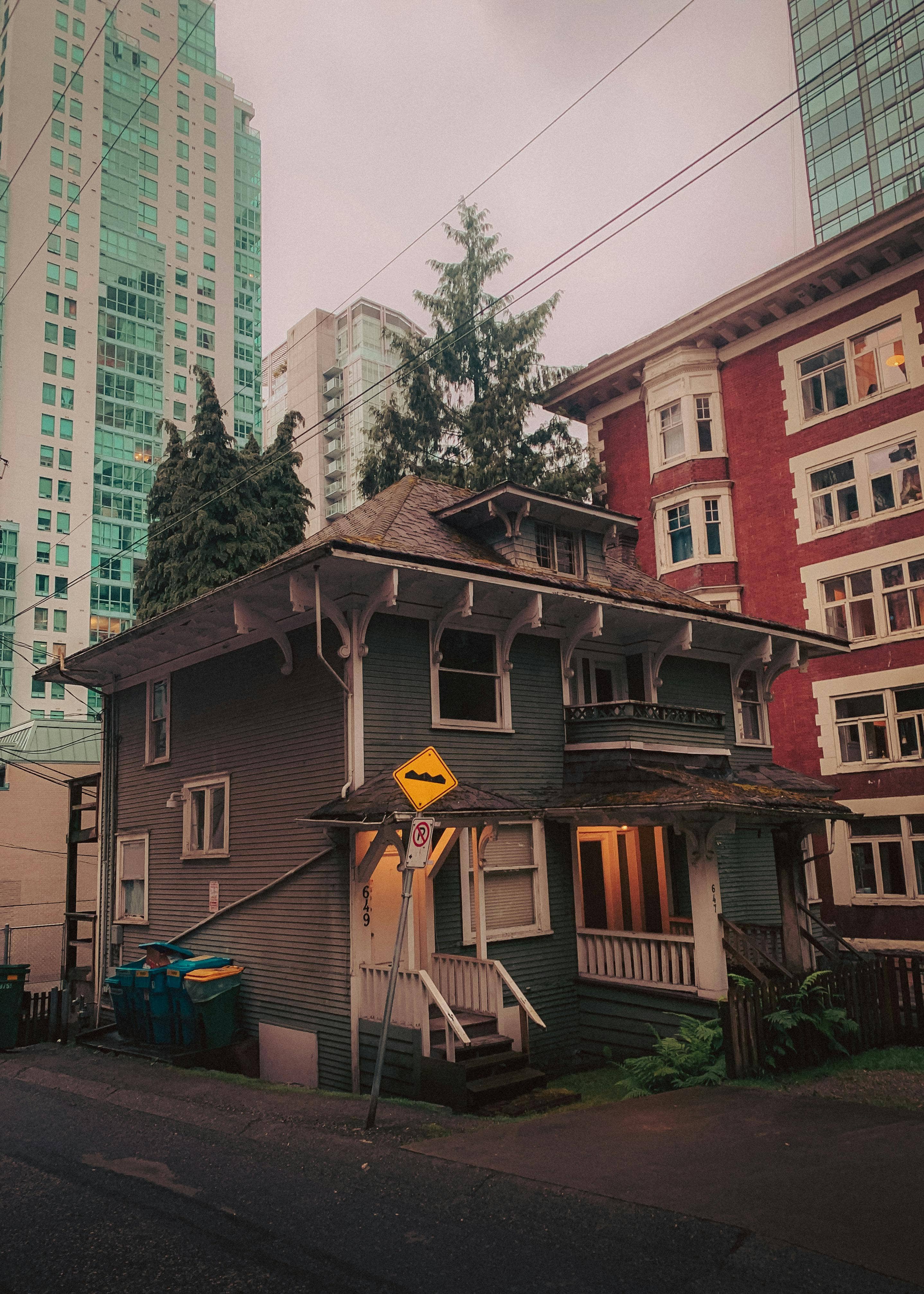 The Oldest House on the Mainland