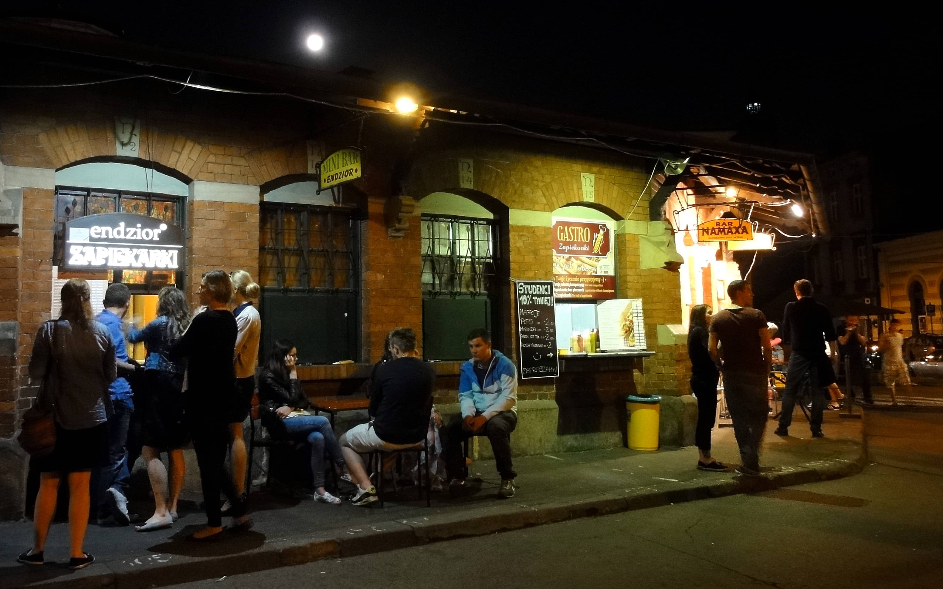 Kazimierz's Evening Buzz