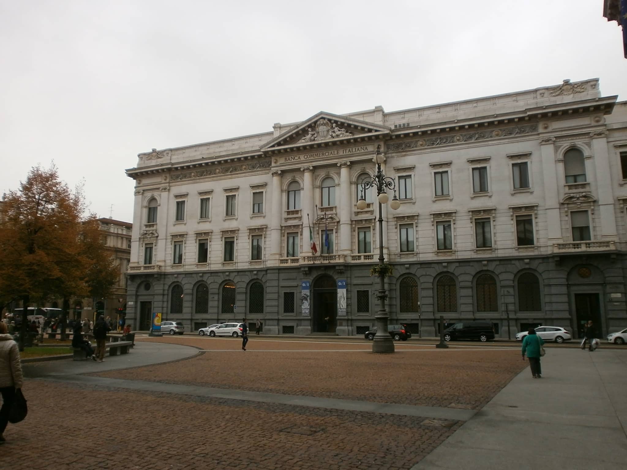 Piazza Scala Views