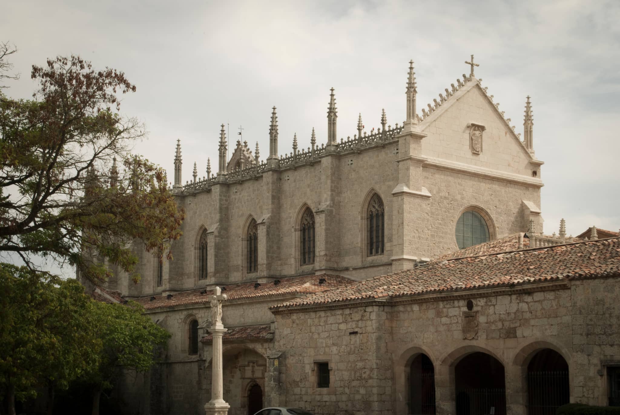 Isabelline Architecture