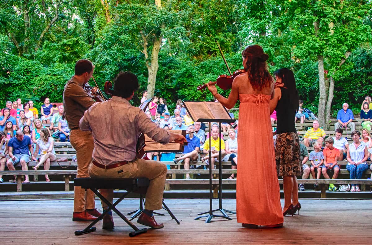 Live Music & Entertainment