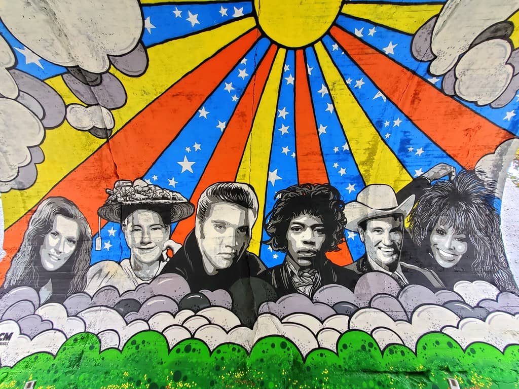 Nashville Looks Good On You Mural