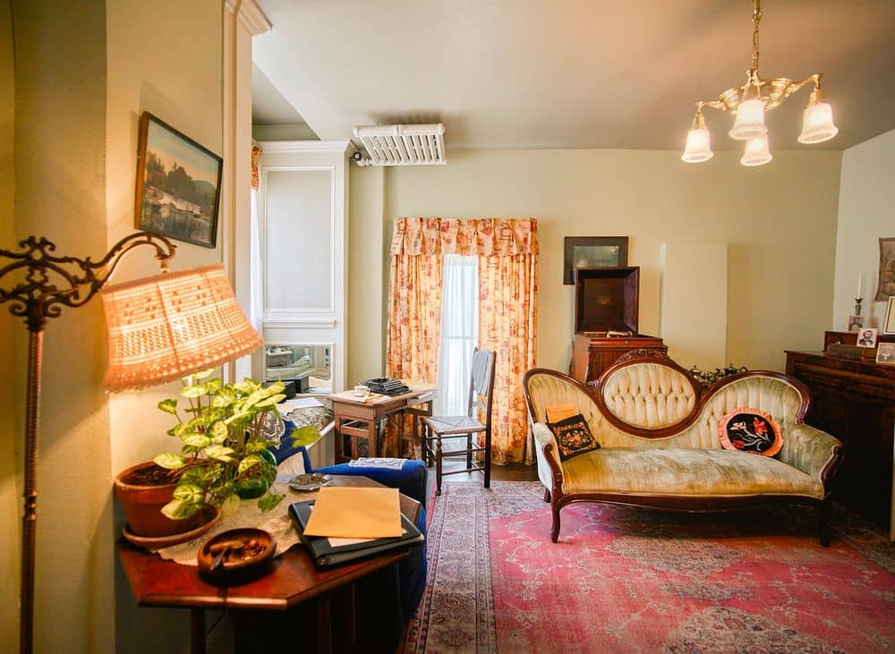 The Swan House Library