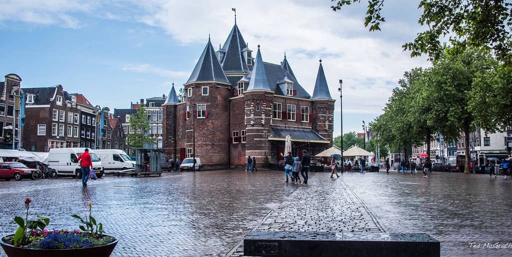 Nieuwmarkt Square Buzz