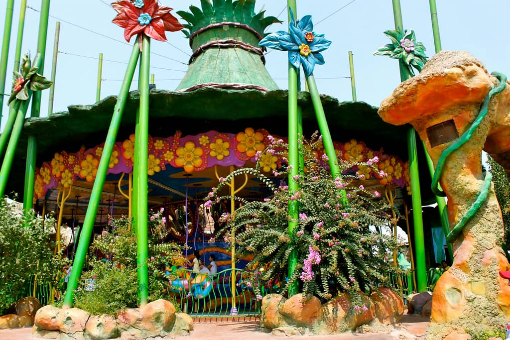 Themed Zones & Shows