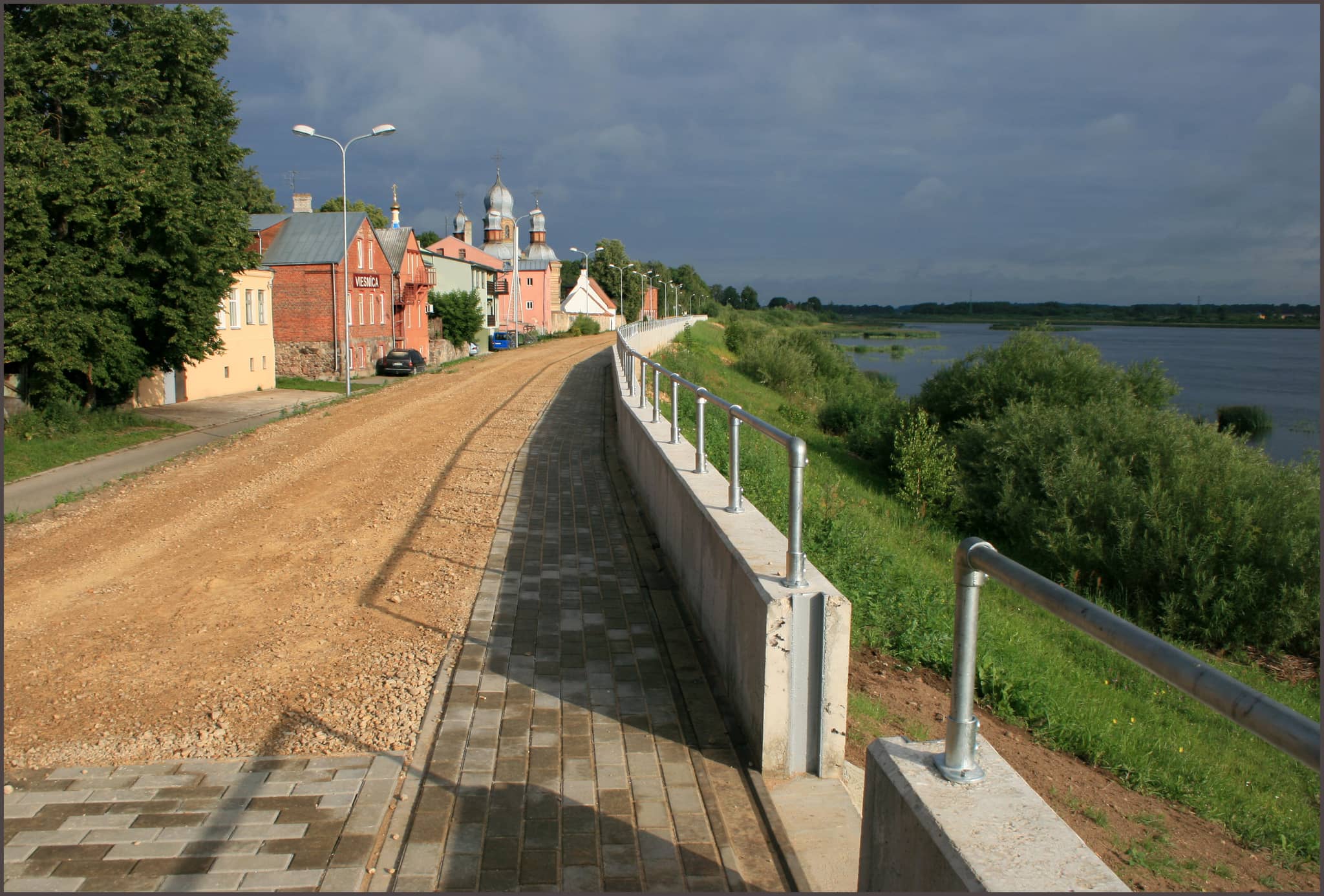 Scenic Elbe River Views