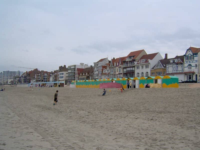 Proximity to Dunkirk Beach