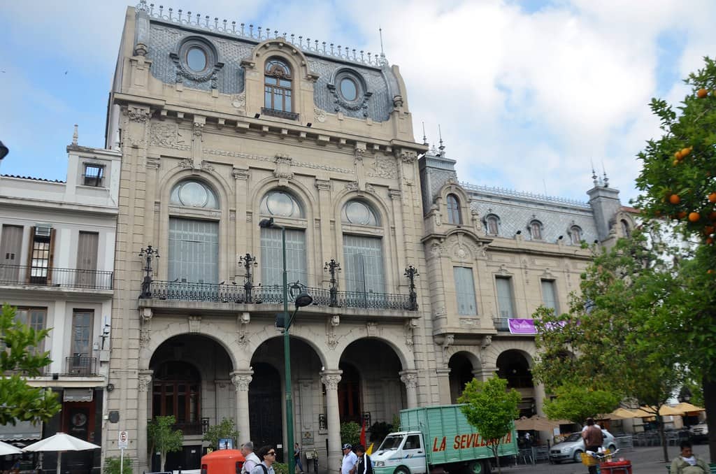 Live Music & Peña Culture