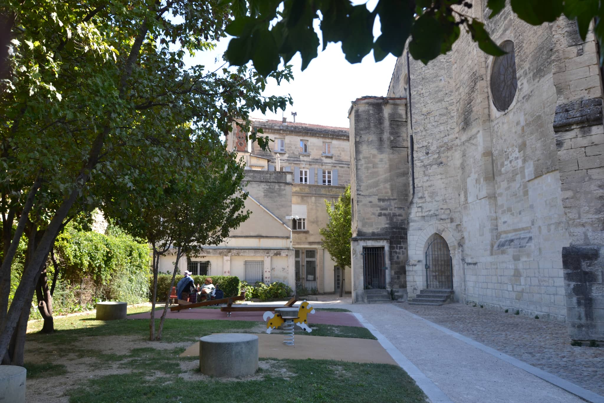 Charming Cafés