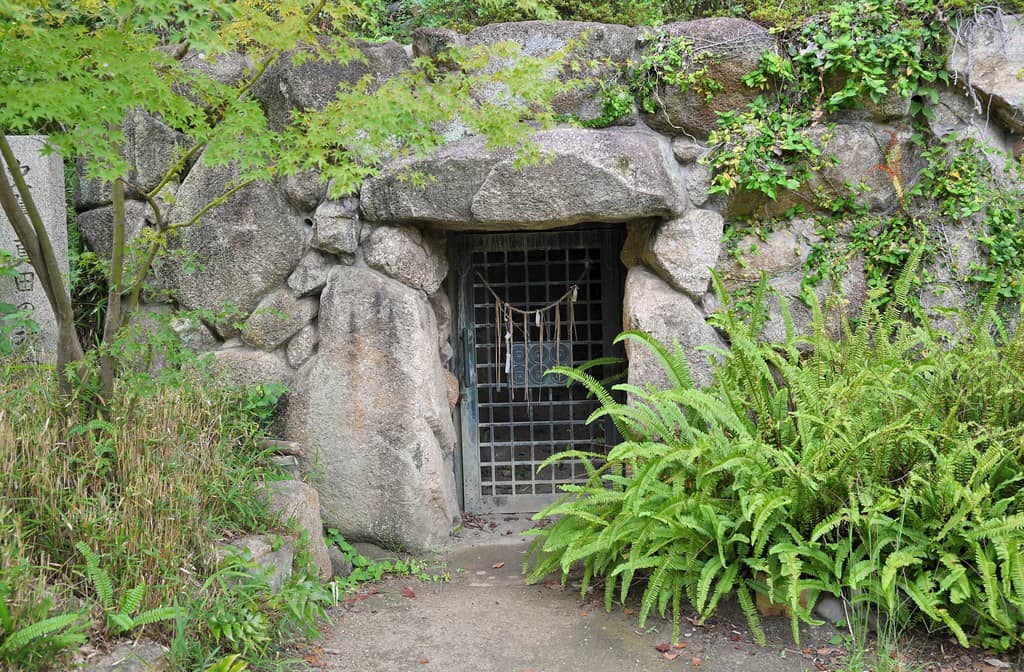 Peaceful Hillside Setting