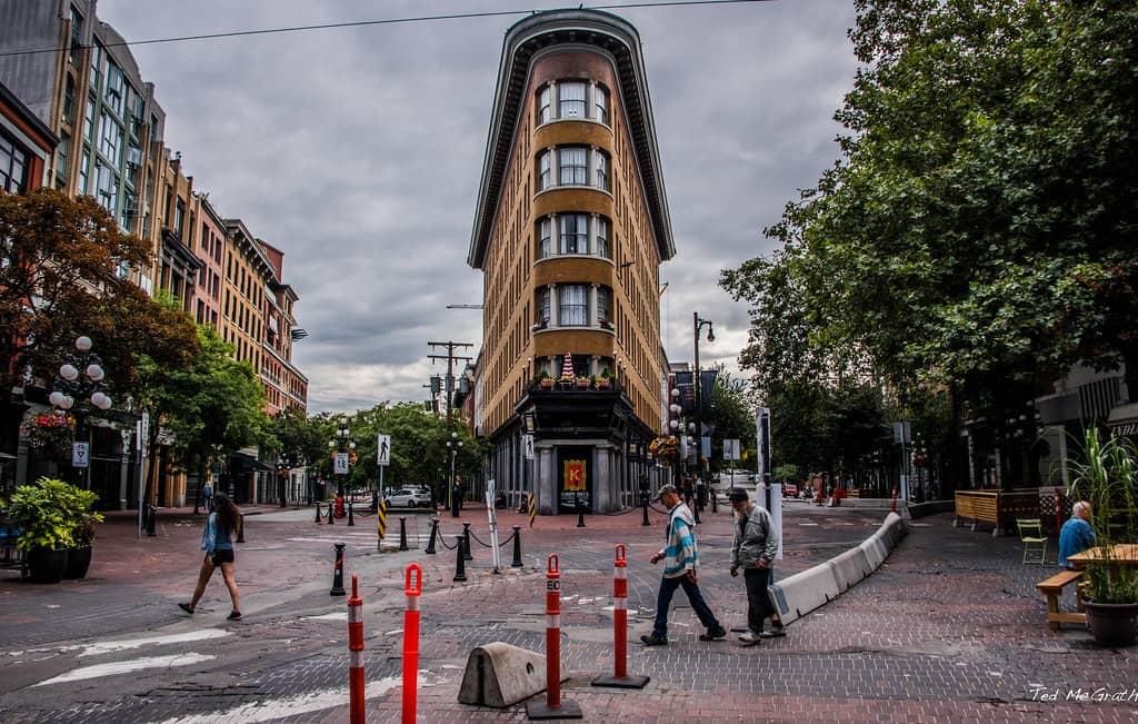 Victorian Architecture & Cobblestone Streets