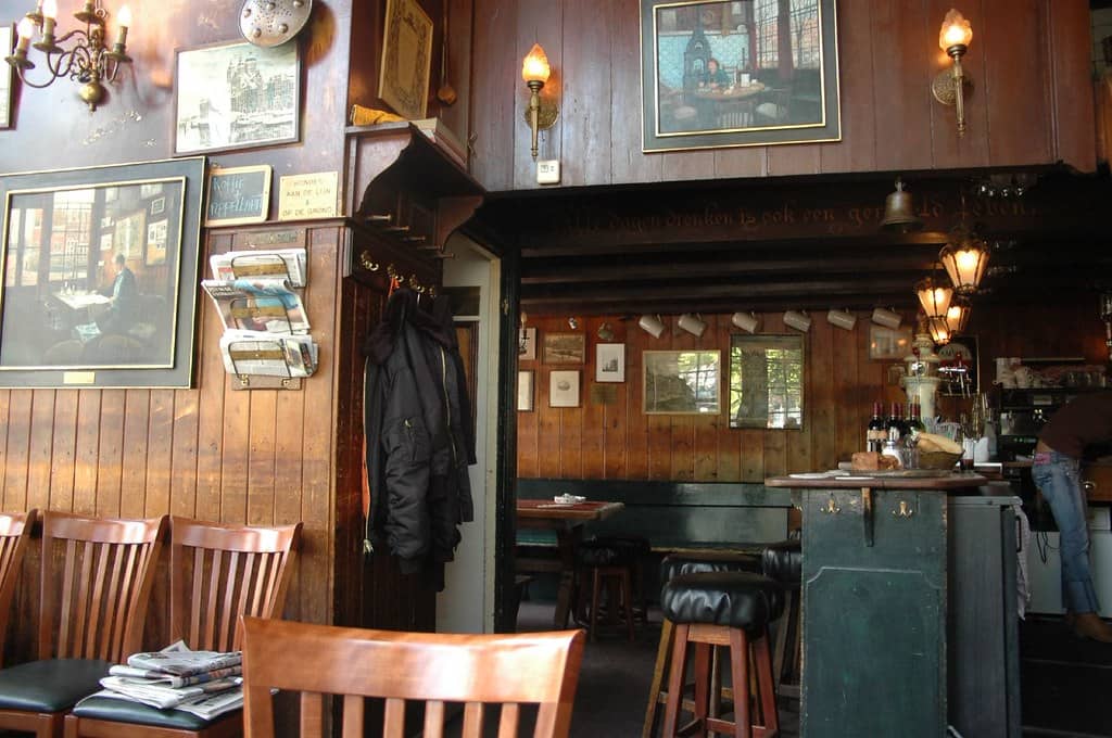 Cozy Cafes & Pubs