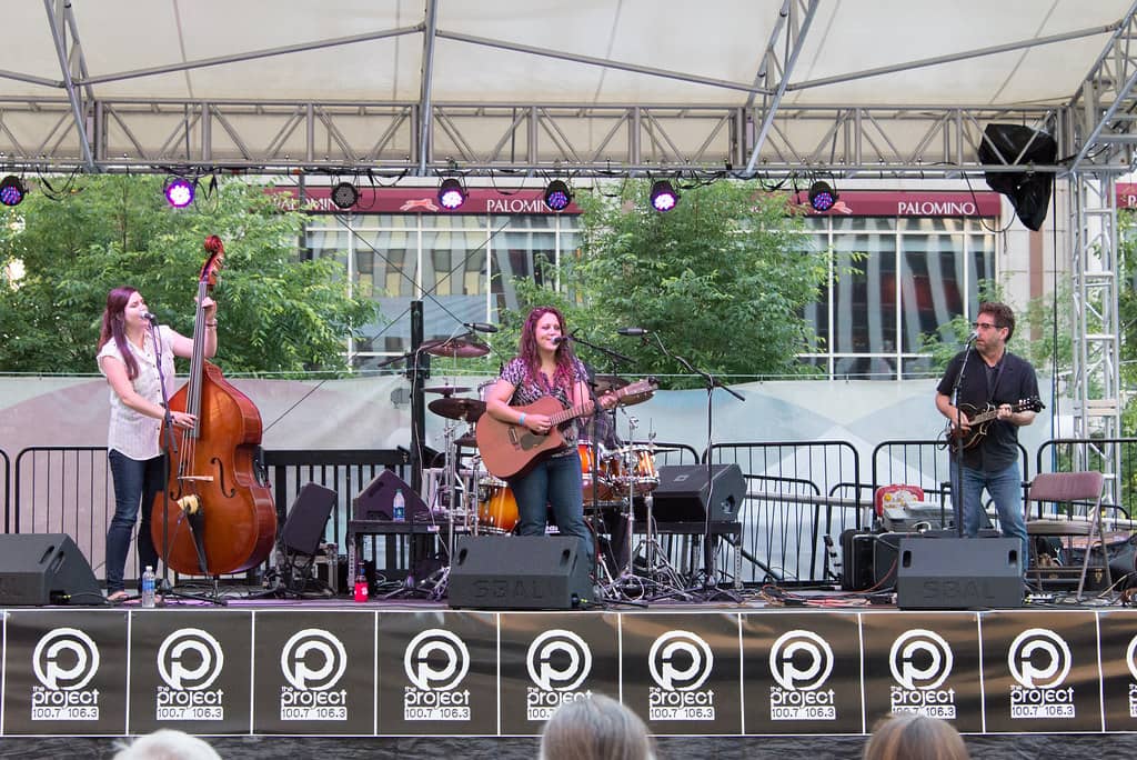 Live Music & Dancing