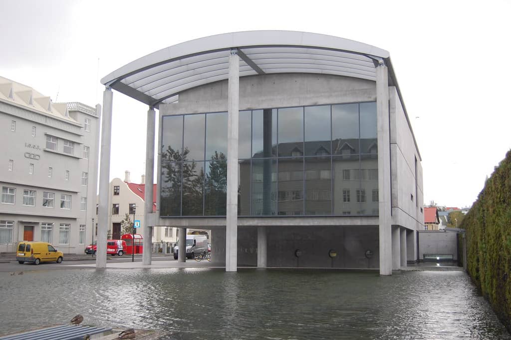 Lakeside Architecture