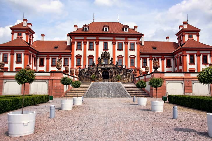 Roman-Style Villa Architecture