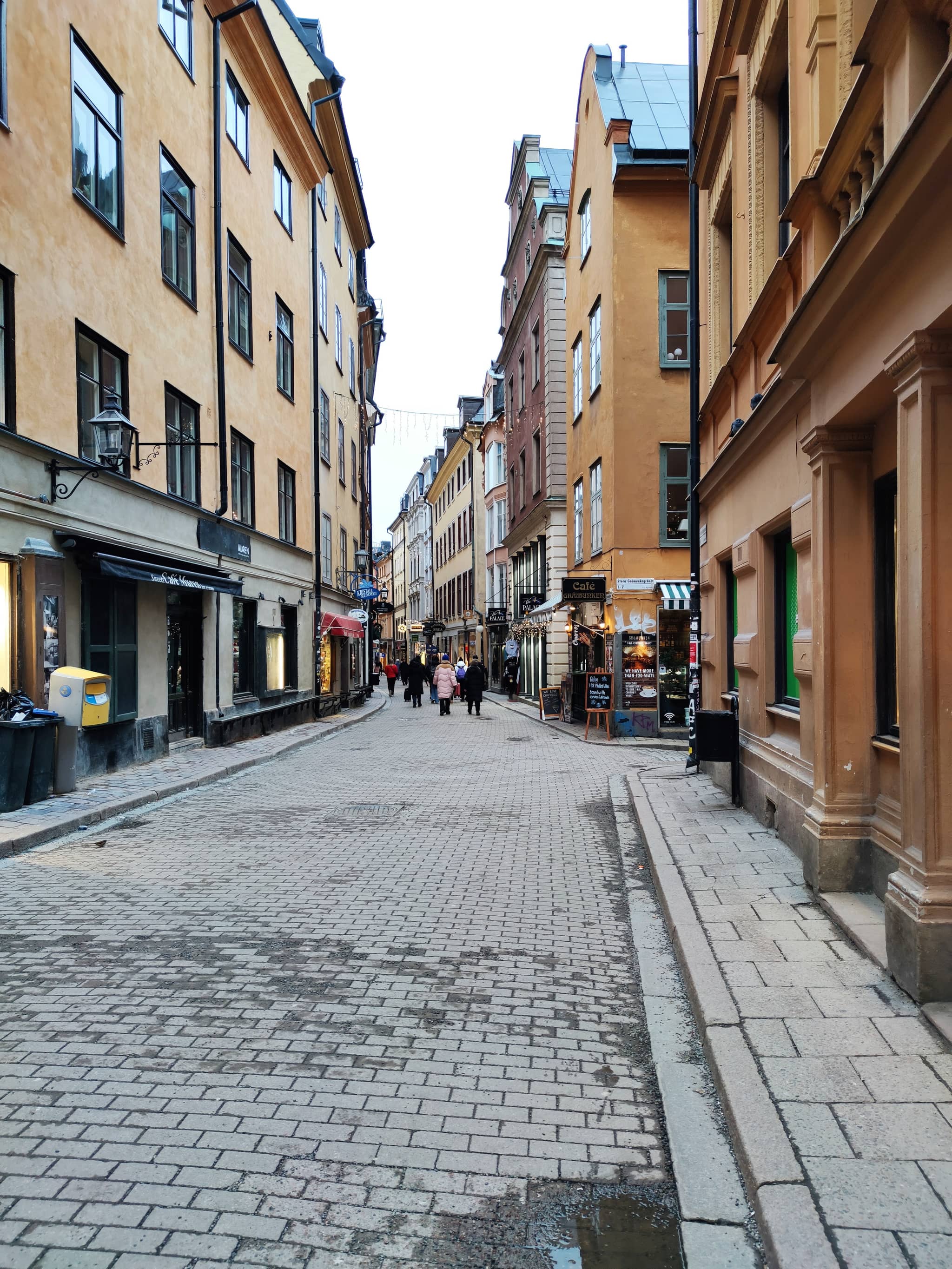 Cozy Cafes & Restaurants