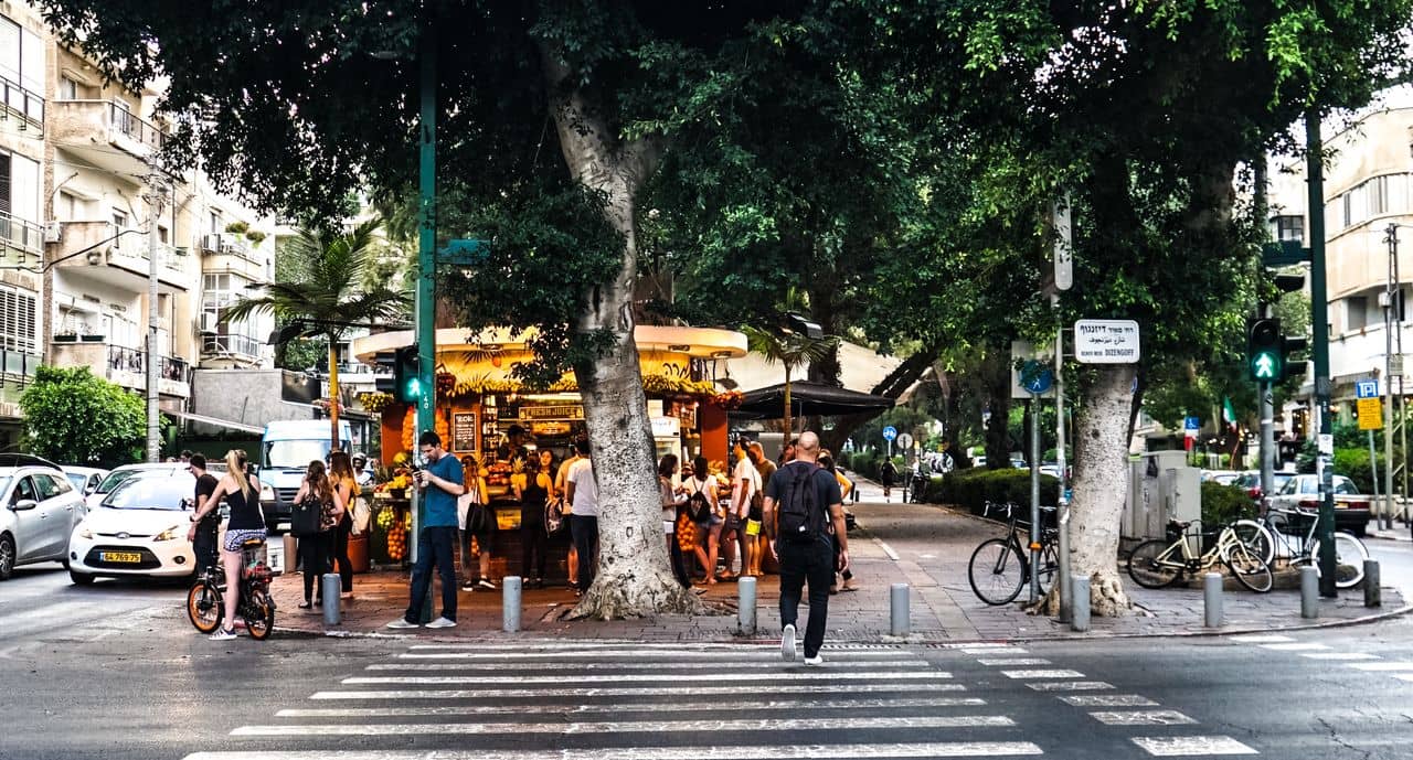 Vibrant Cafes and Restaurants