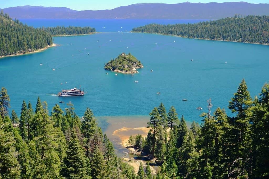 Spacious Lakeside Camping