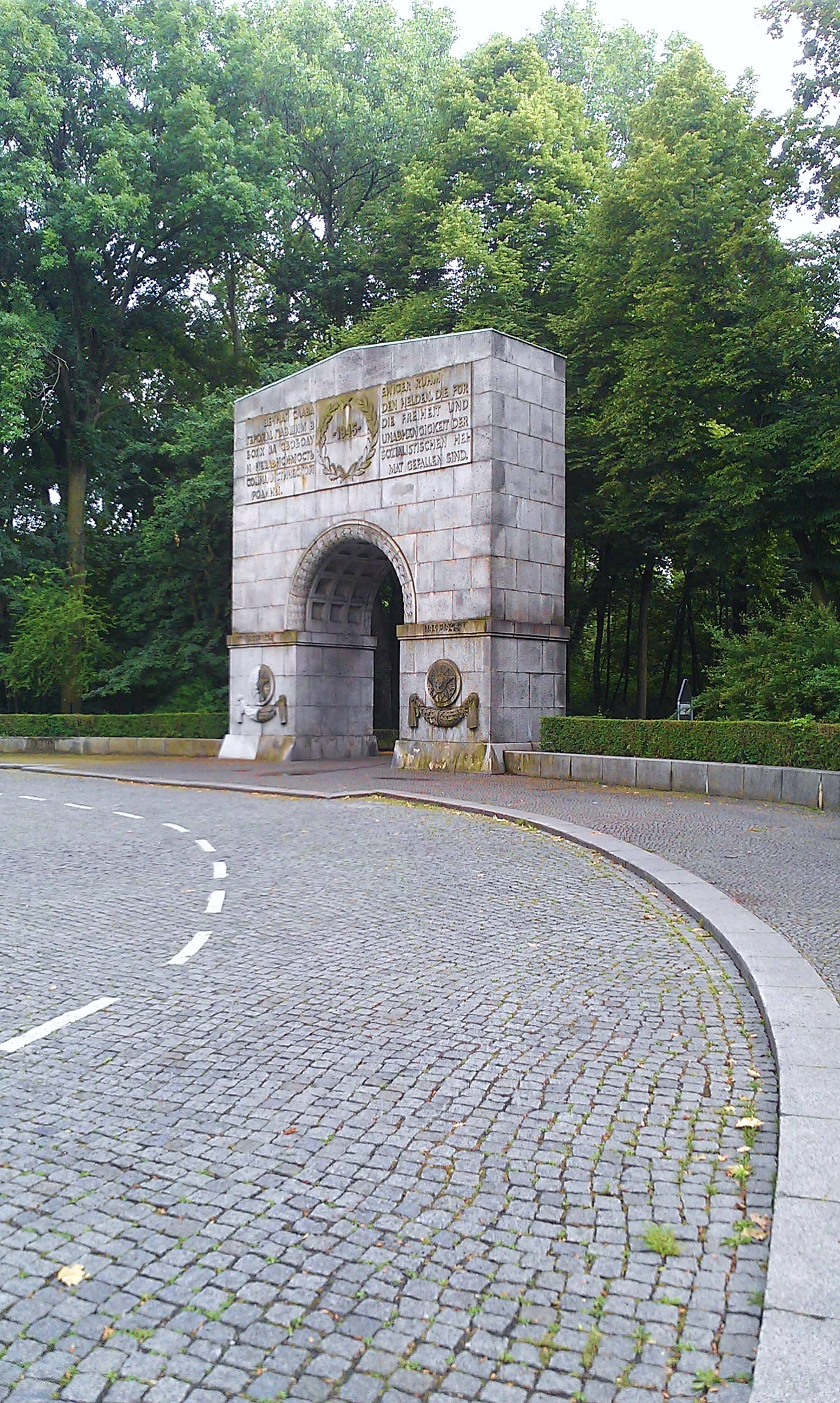 The Avenue of Soldiers