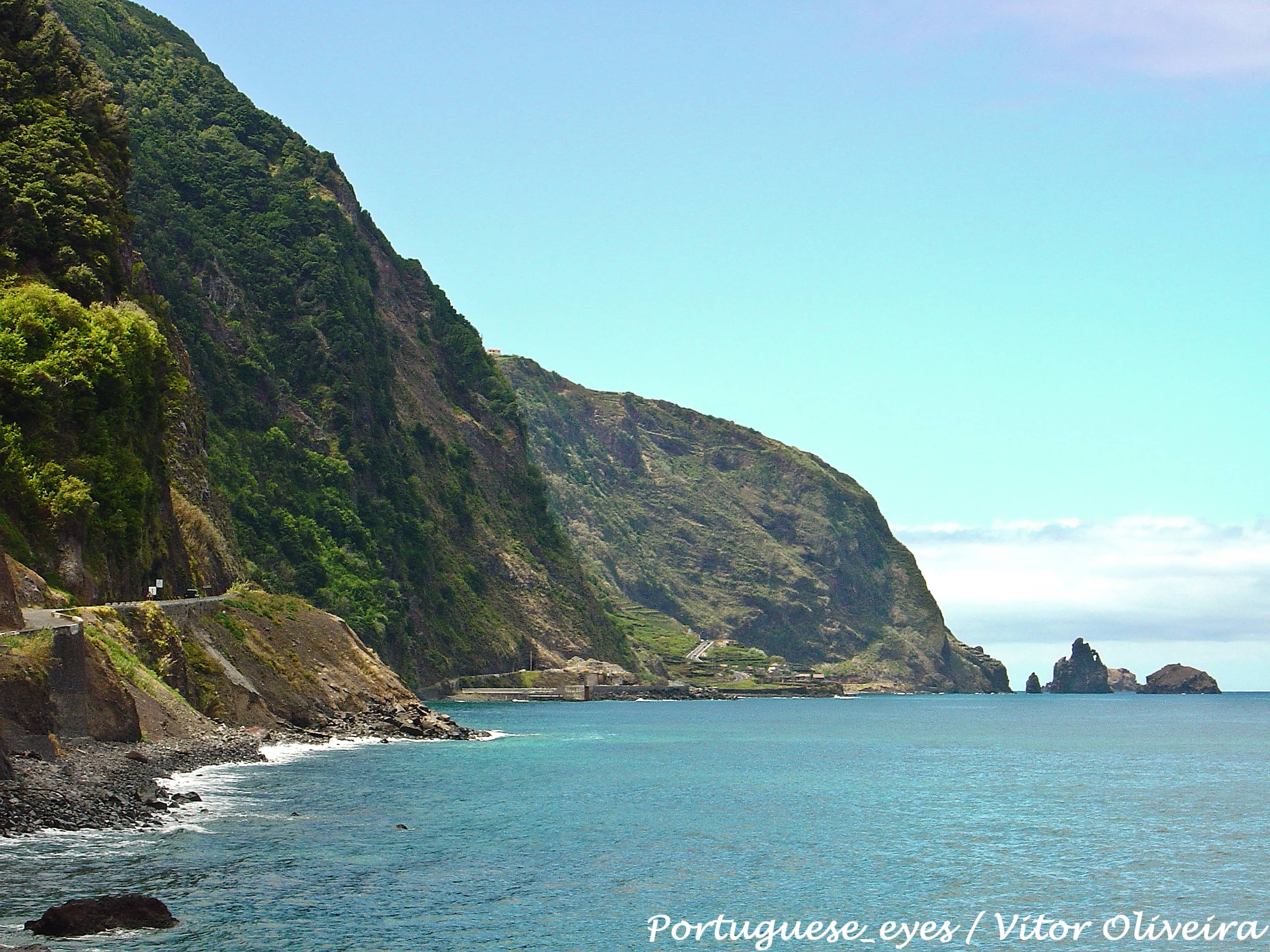 Picturesque Cliffside Scenery