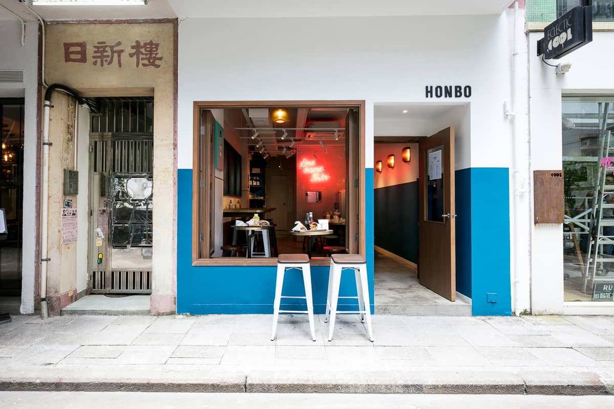 Relaxed Beachfront Dining