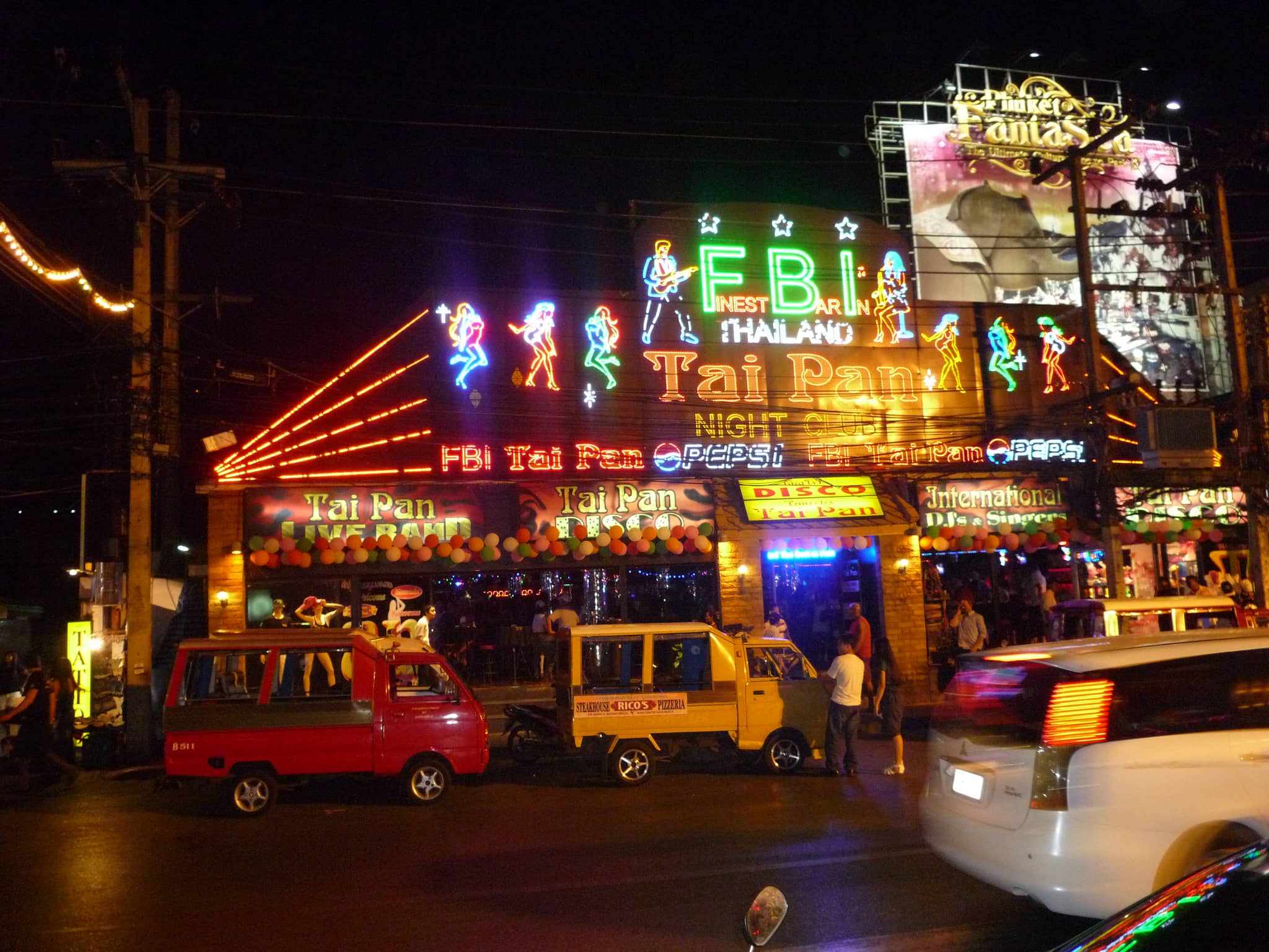Local Vibe & Cocktails