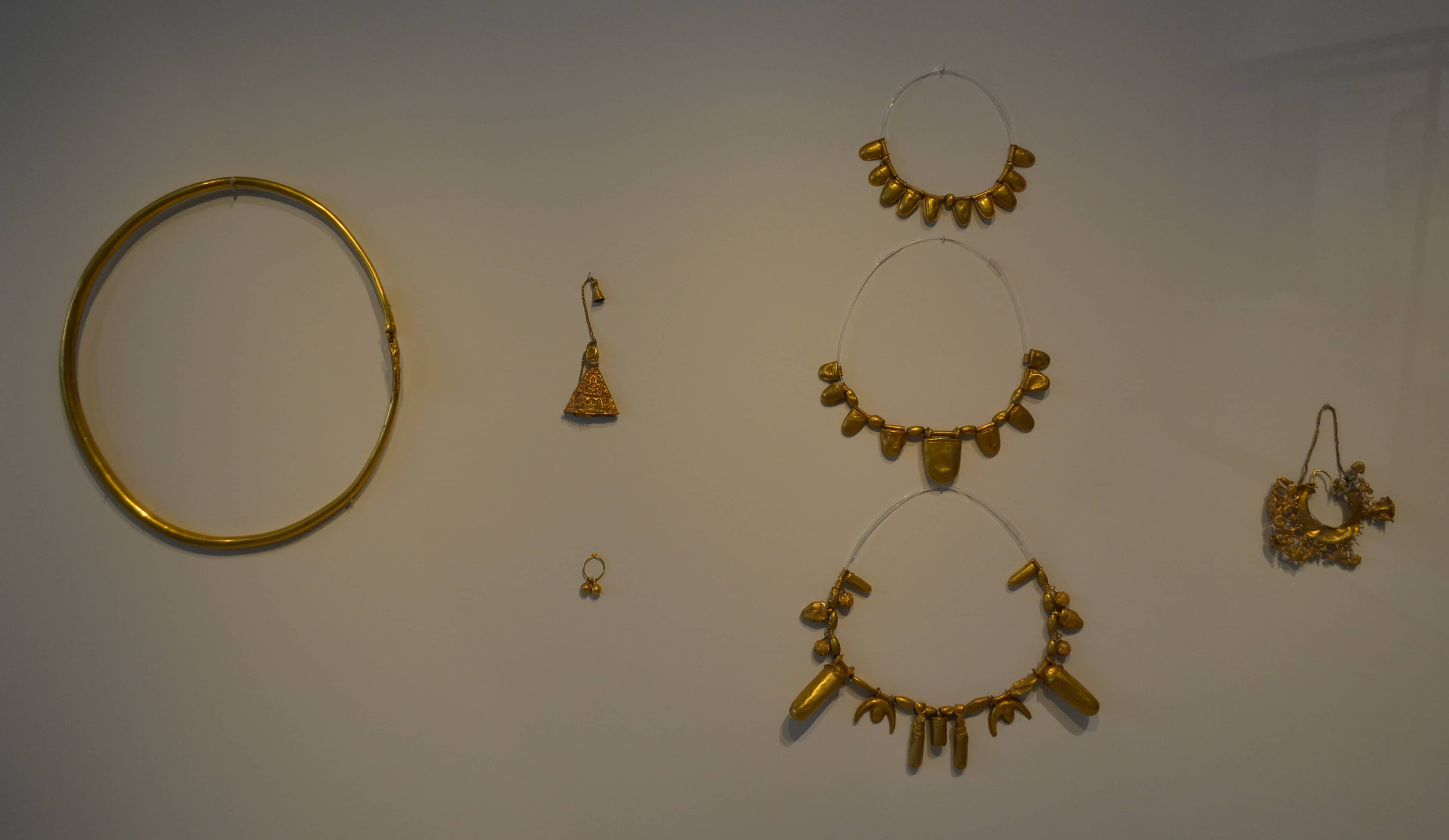 Etruscan Jewelry and Sarcophagi