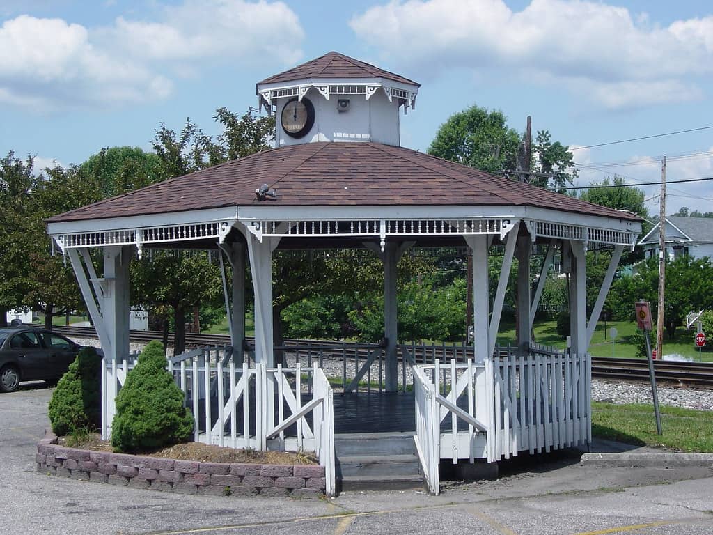 Gazebo & Shaded Lawns