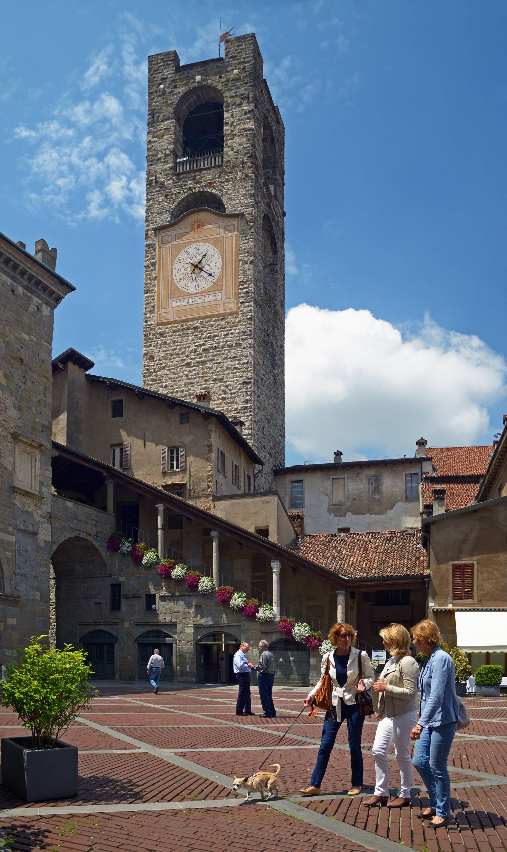 Piazza Vecchia Ambiance