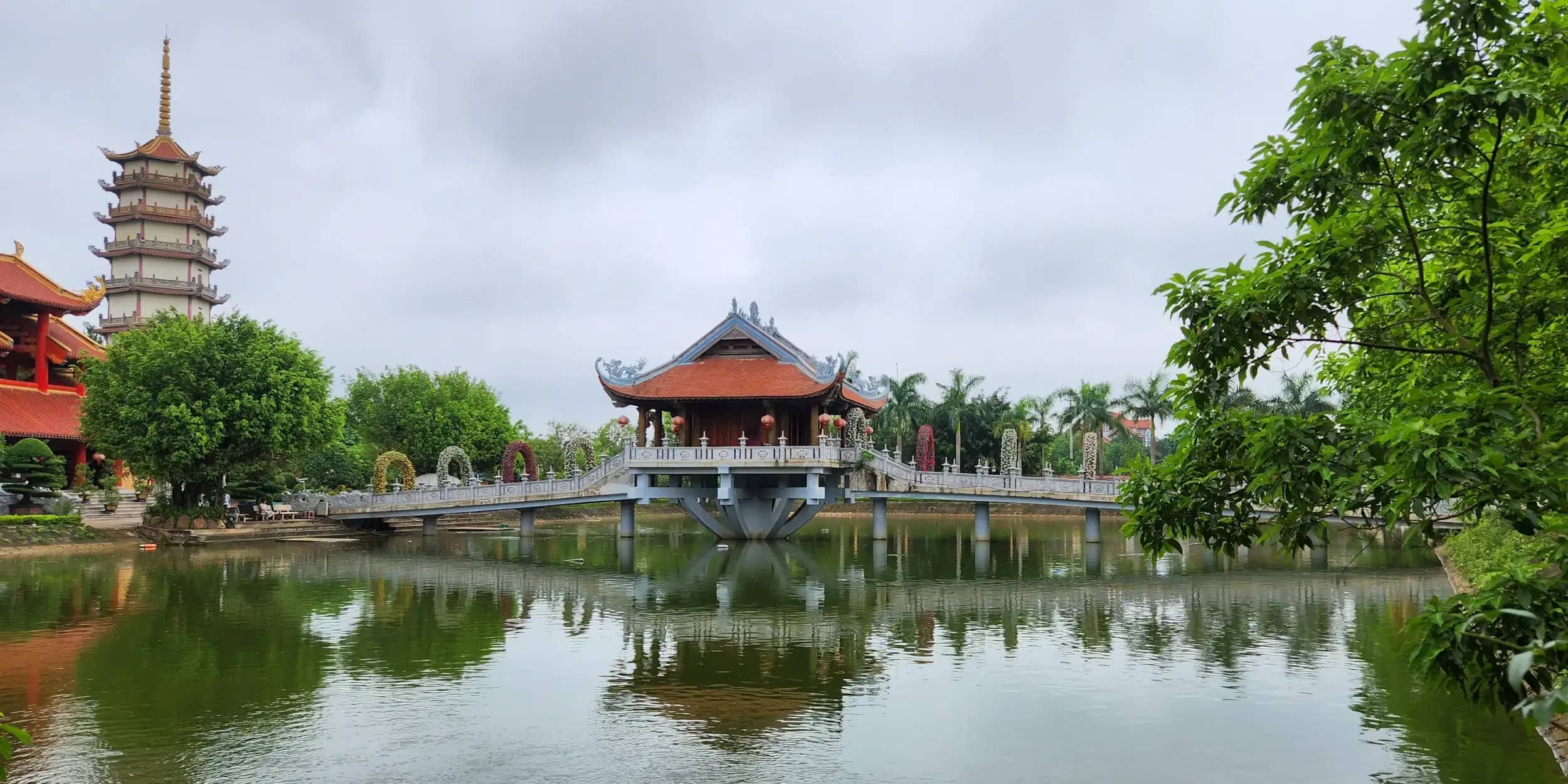 Hoa Yen Pagoda