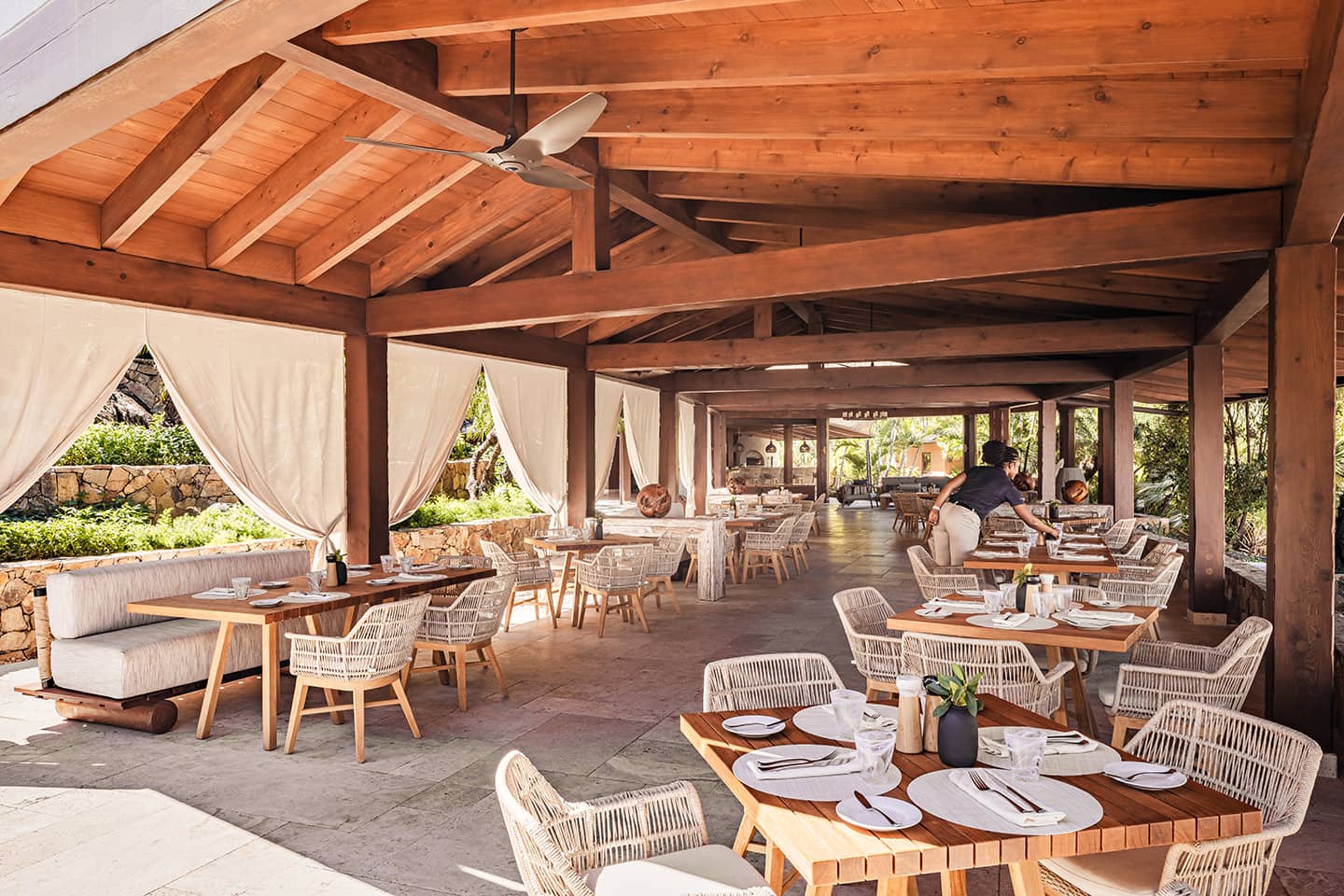 Beachfront Dining & Drinks