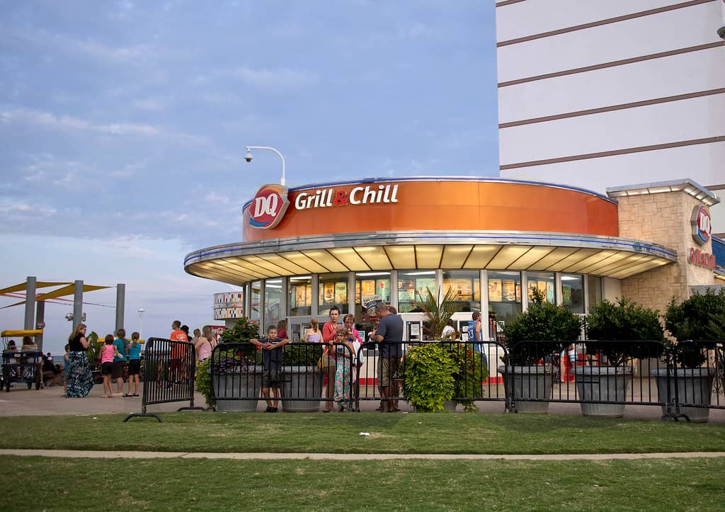 Oceanfront Dining & Shops