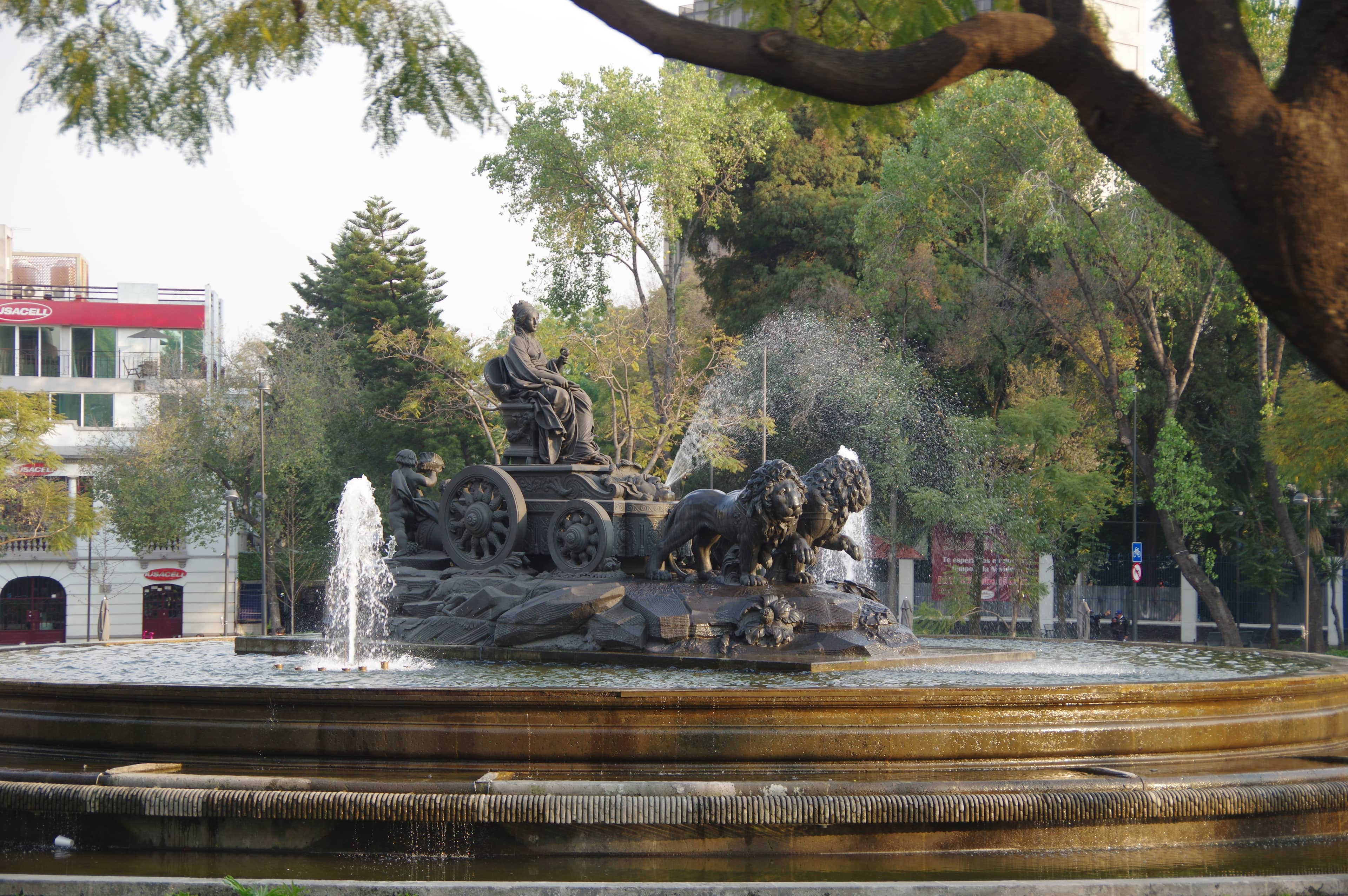 Plaza de la Villa Fountain