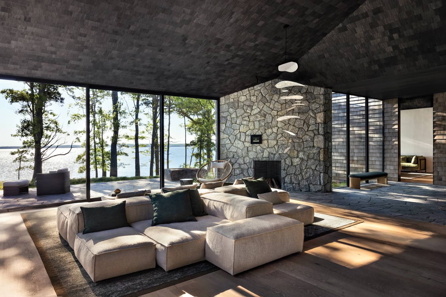Comfortable Lakeside Rooms