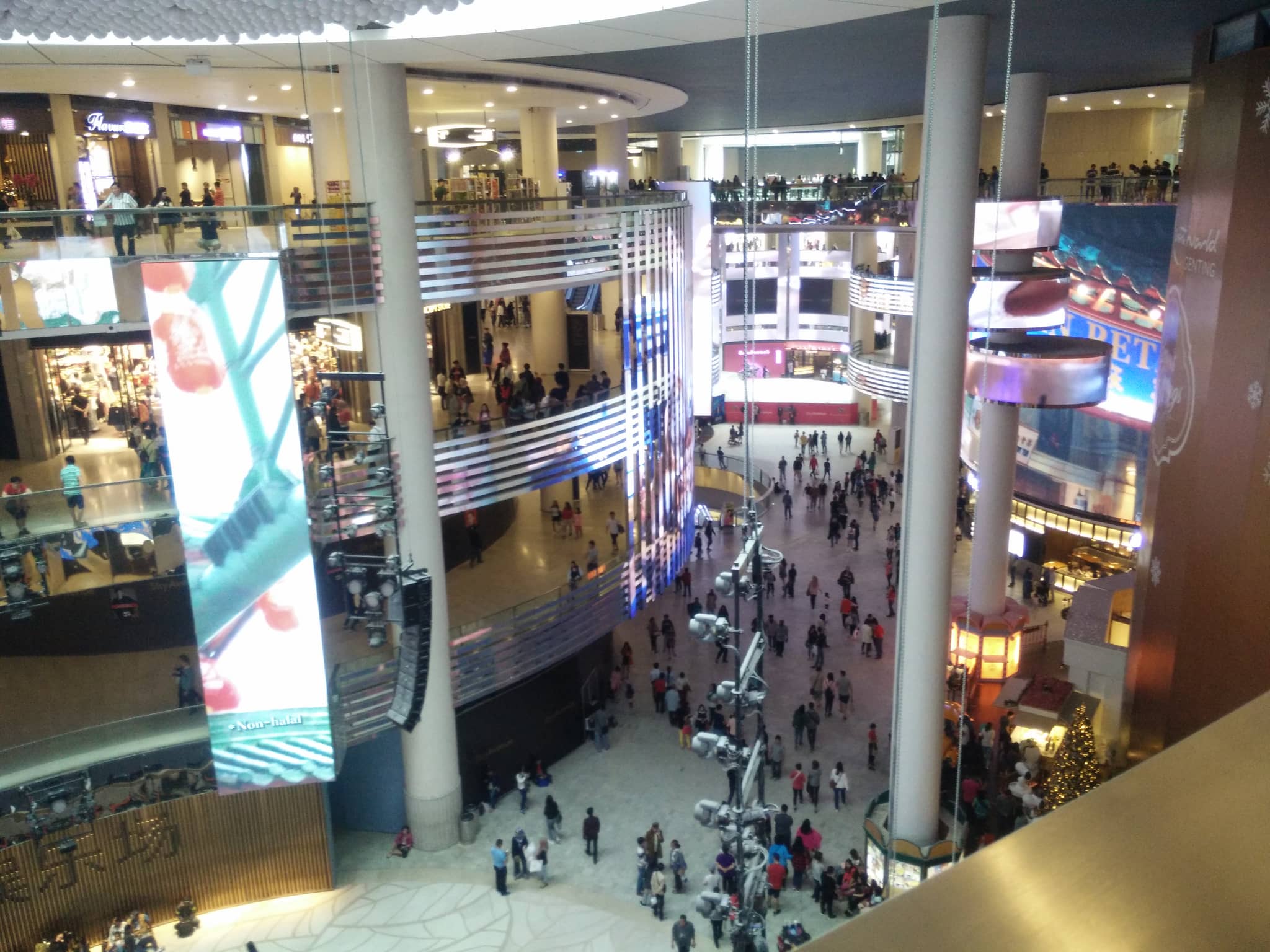 First World Plaza & Indoor Theme Park