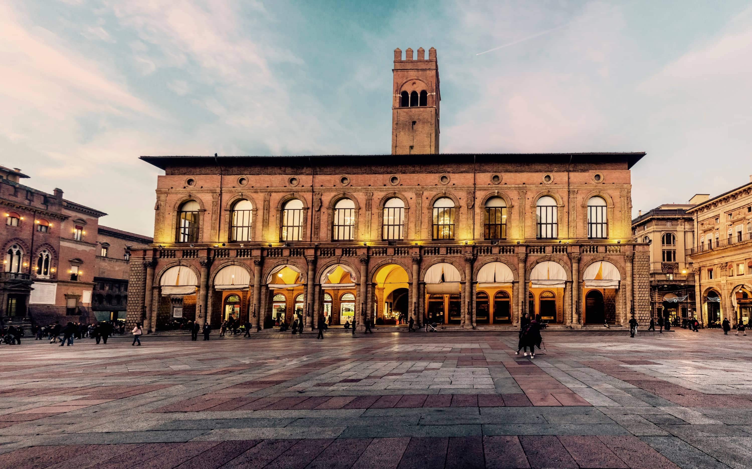 Piazza Maggiore Atmosphere