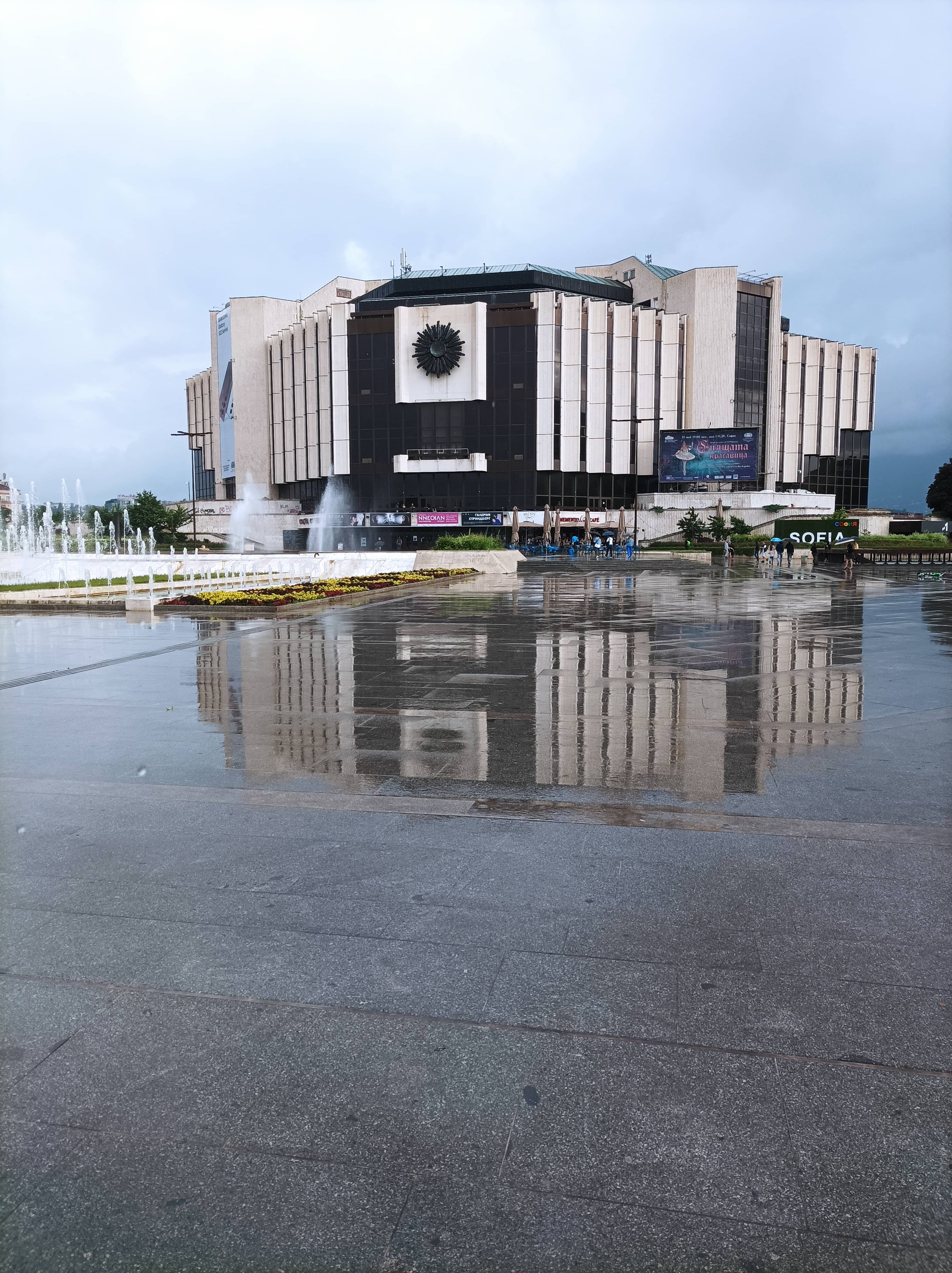 Surrounding Park Oasis