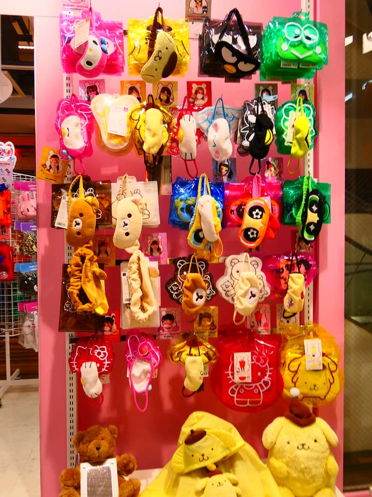 Trendy Shops & Dining