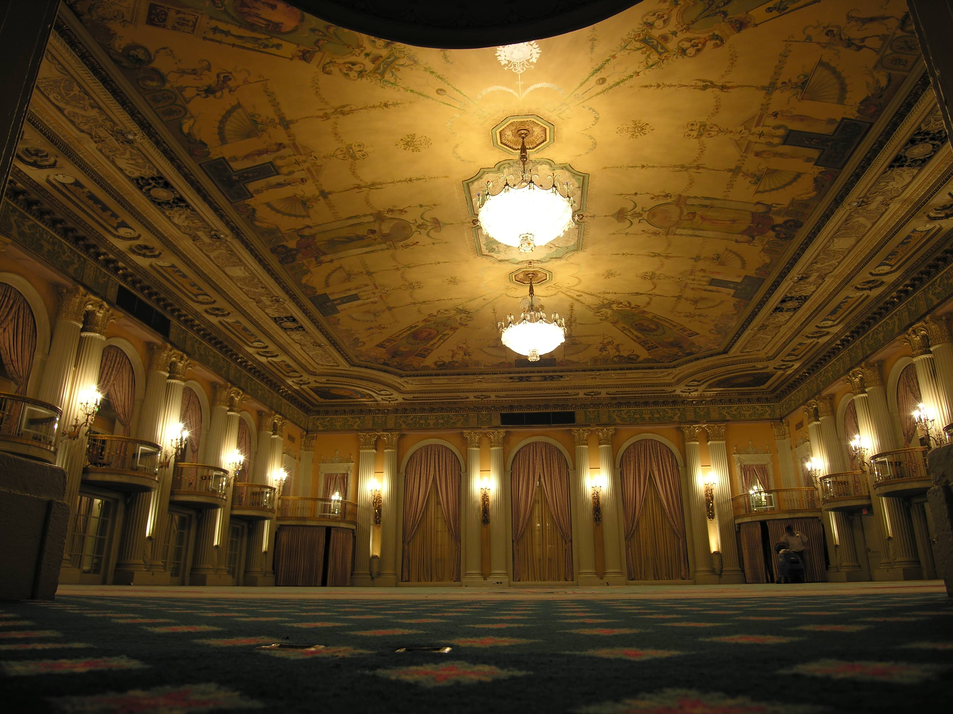 Historic Architecture & Ambiance