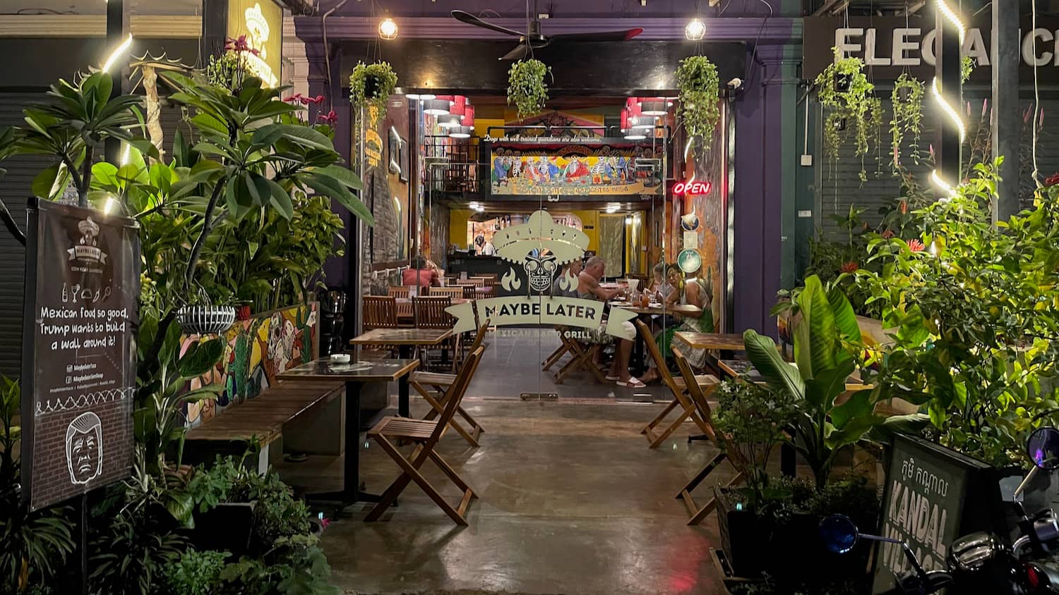 Spacious Indoor & Outdoor Seating