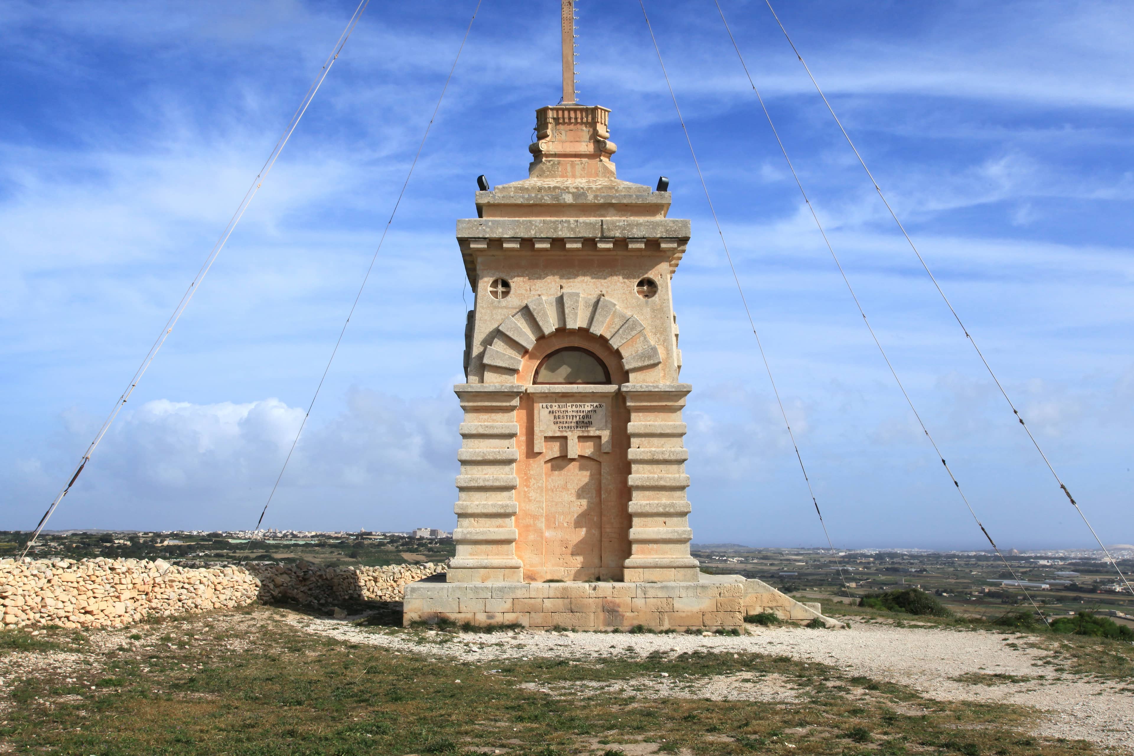 Valley Trek to Laferla Cross