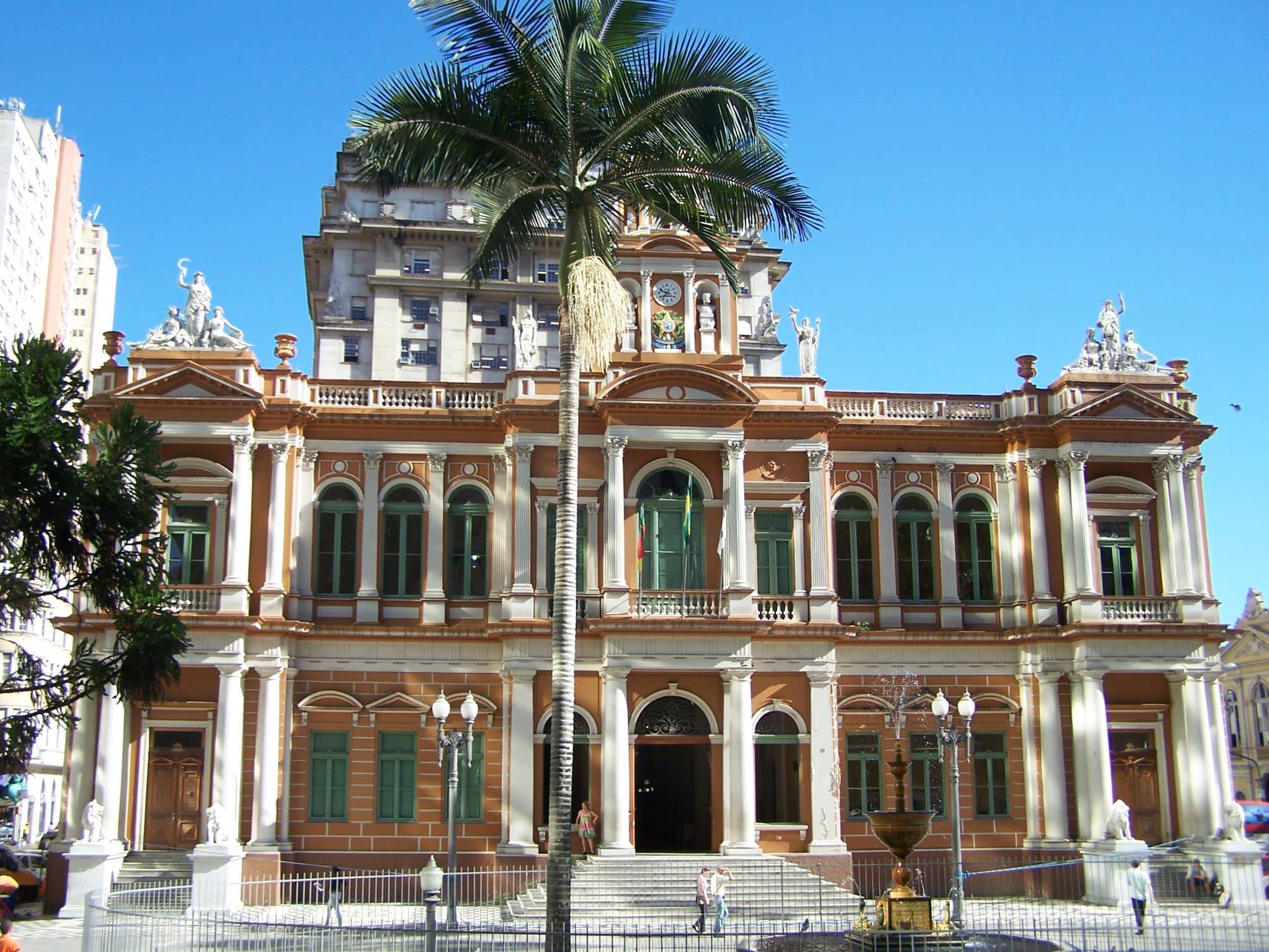 Photogenic Facade