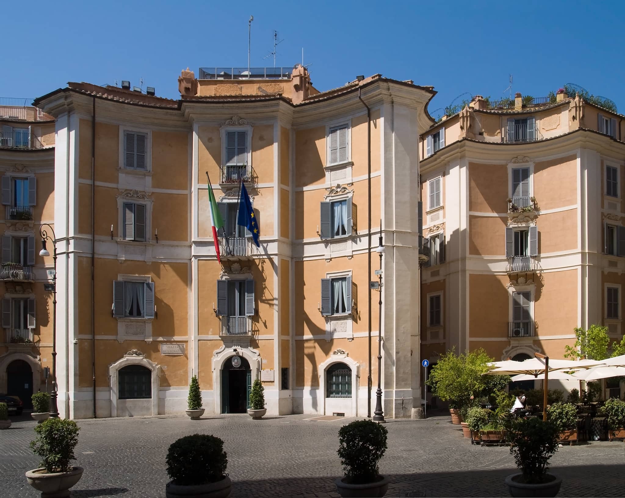 Baroque Piazza Setting