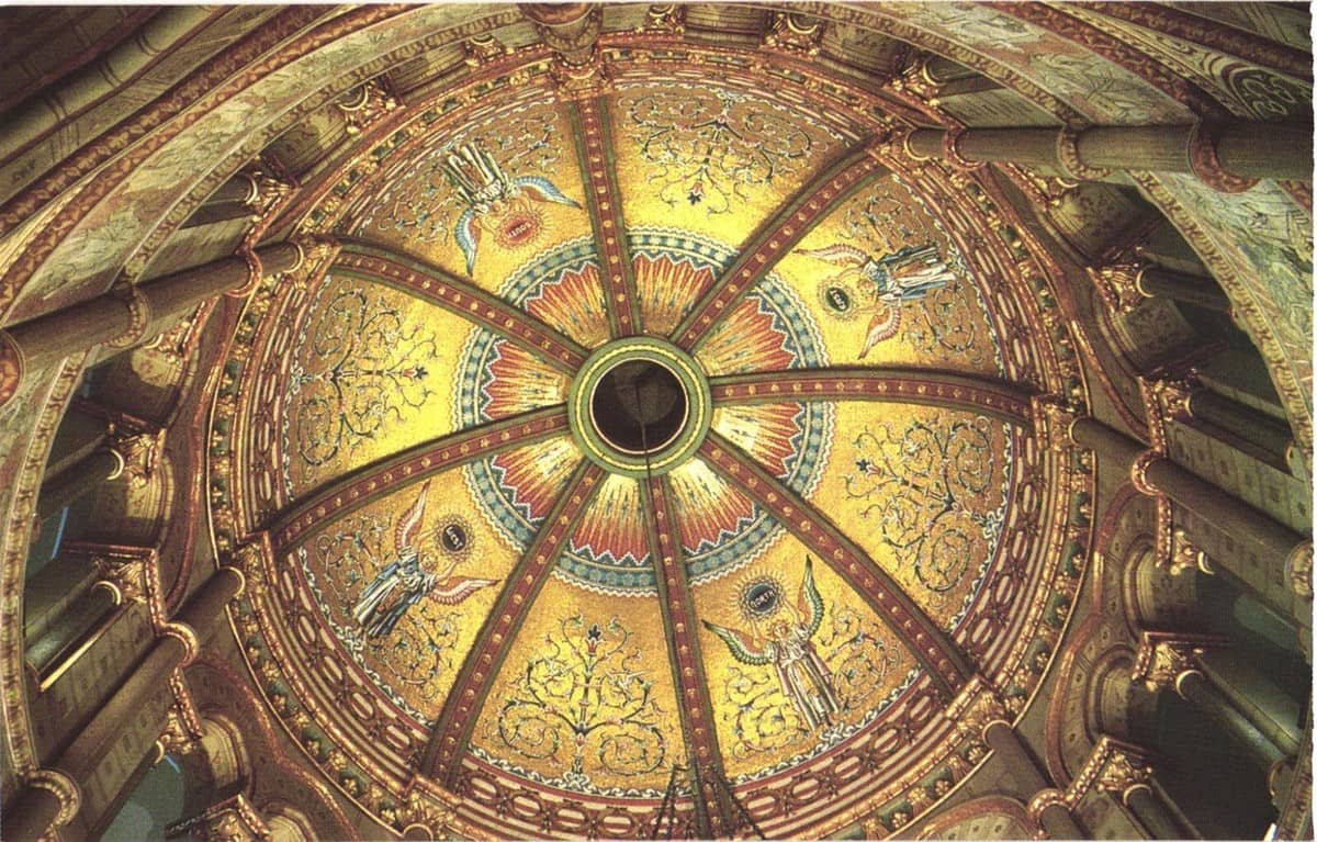 Memorial Hall's Grandeur