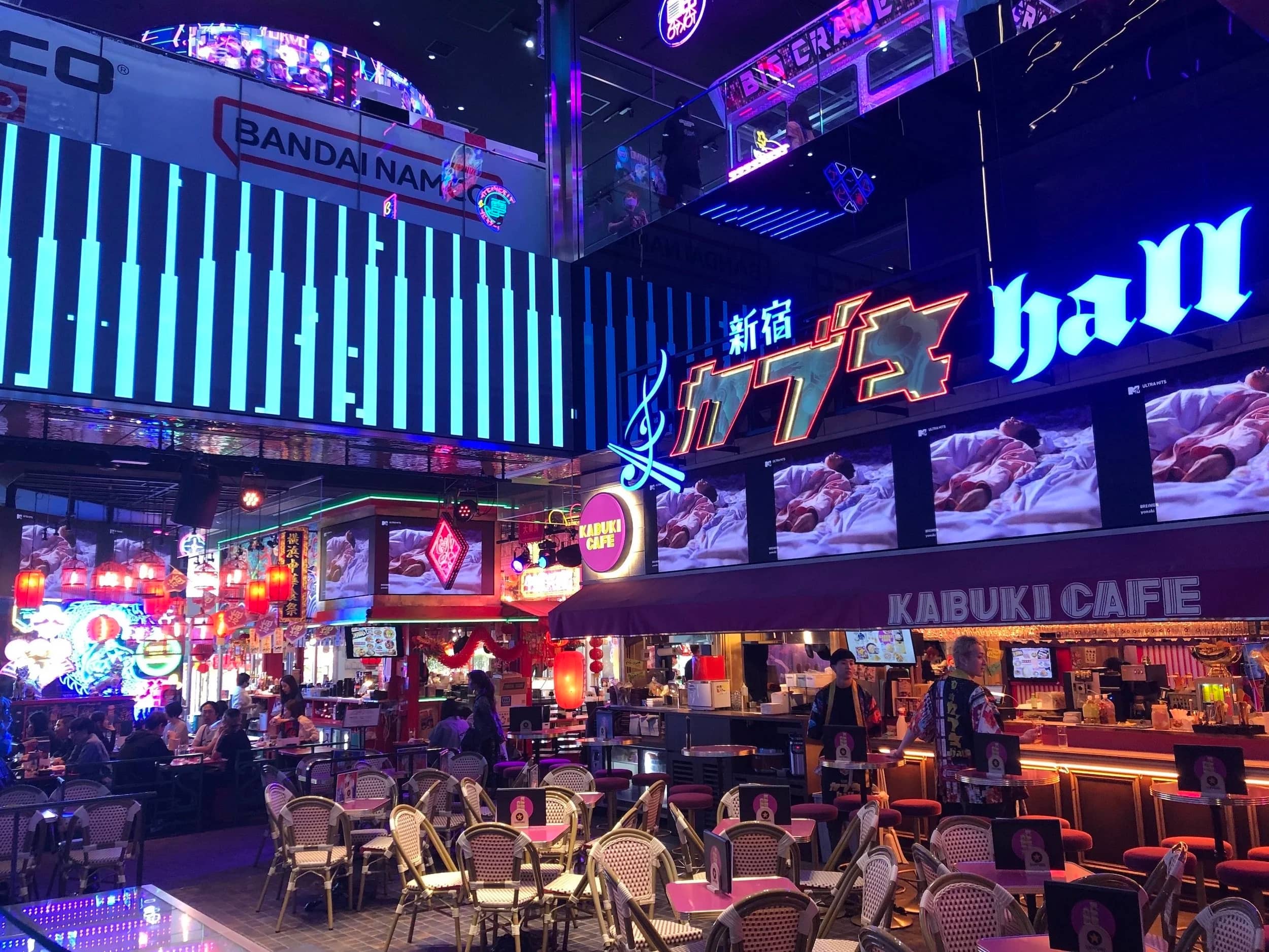 Themed Cafes & Entertainment
