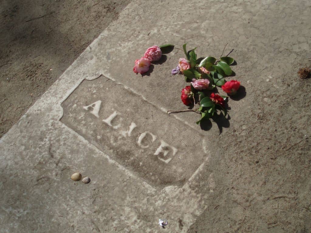 Alice Flagg's Grave