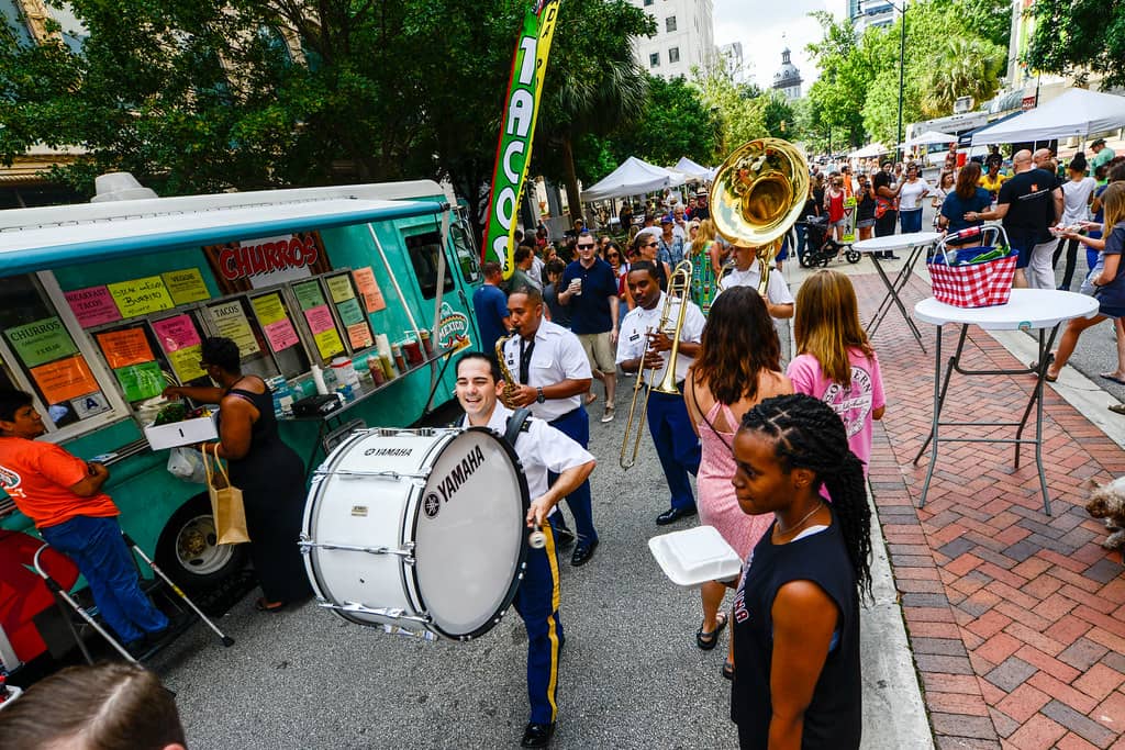 Live Music & Street Performers
