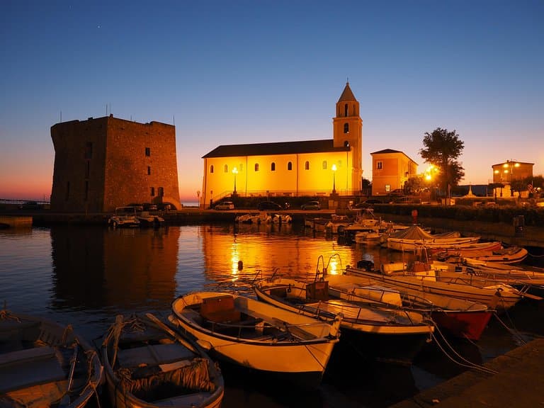 Acciaroli is gezellig verlicht