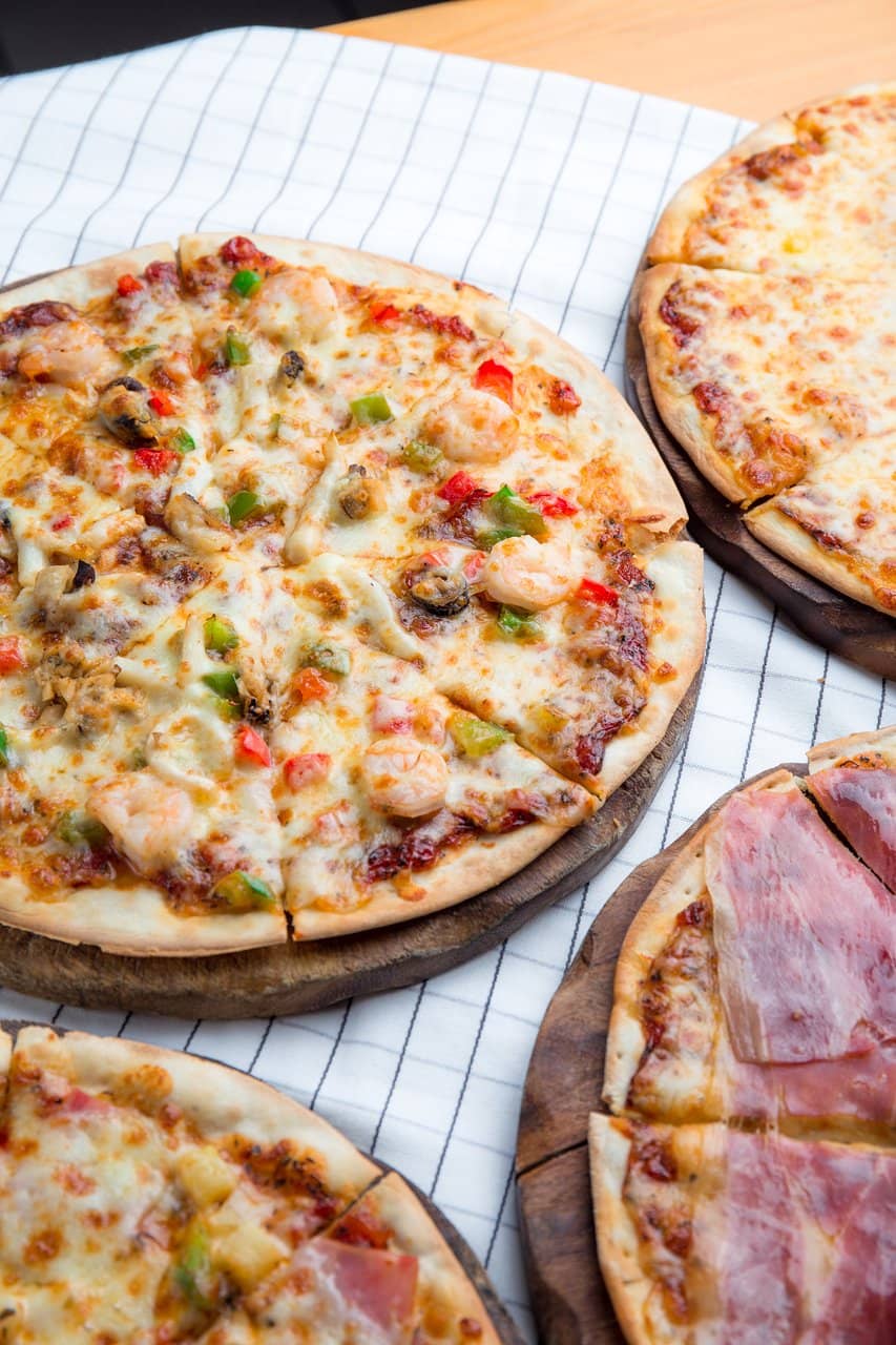 Scenic Lakeside Dining